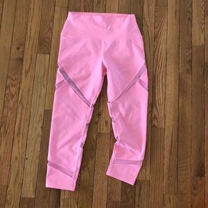 Alo Yoga mesmerize Capri flamingo pink small